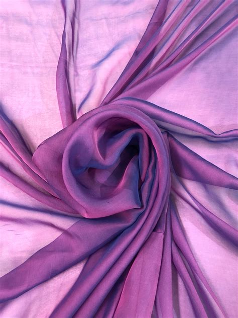 Silk chiffon is made from small twisted silk fiber. It’s lightweight and provides a slight stretch. It’s light and gauzy, with a slightly rough texture. Chiffon is often used in wedding and evening dresses. It works well for creating volume and layering. In addition to dresses, it can be used for blouses and scarves. Crepe silk
